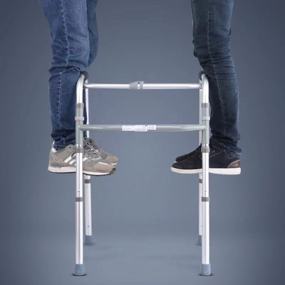 Stehendes Gehwerk für ältere Menschen Lasttragende 18/0kg ohne Räder Langlebig Komfortabel